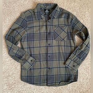 Volcom boys green button down Flannel 10/12